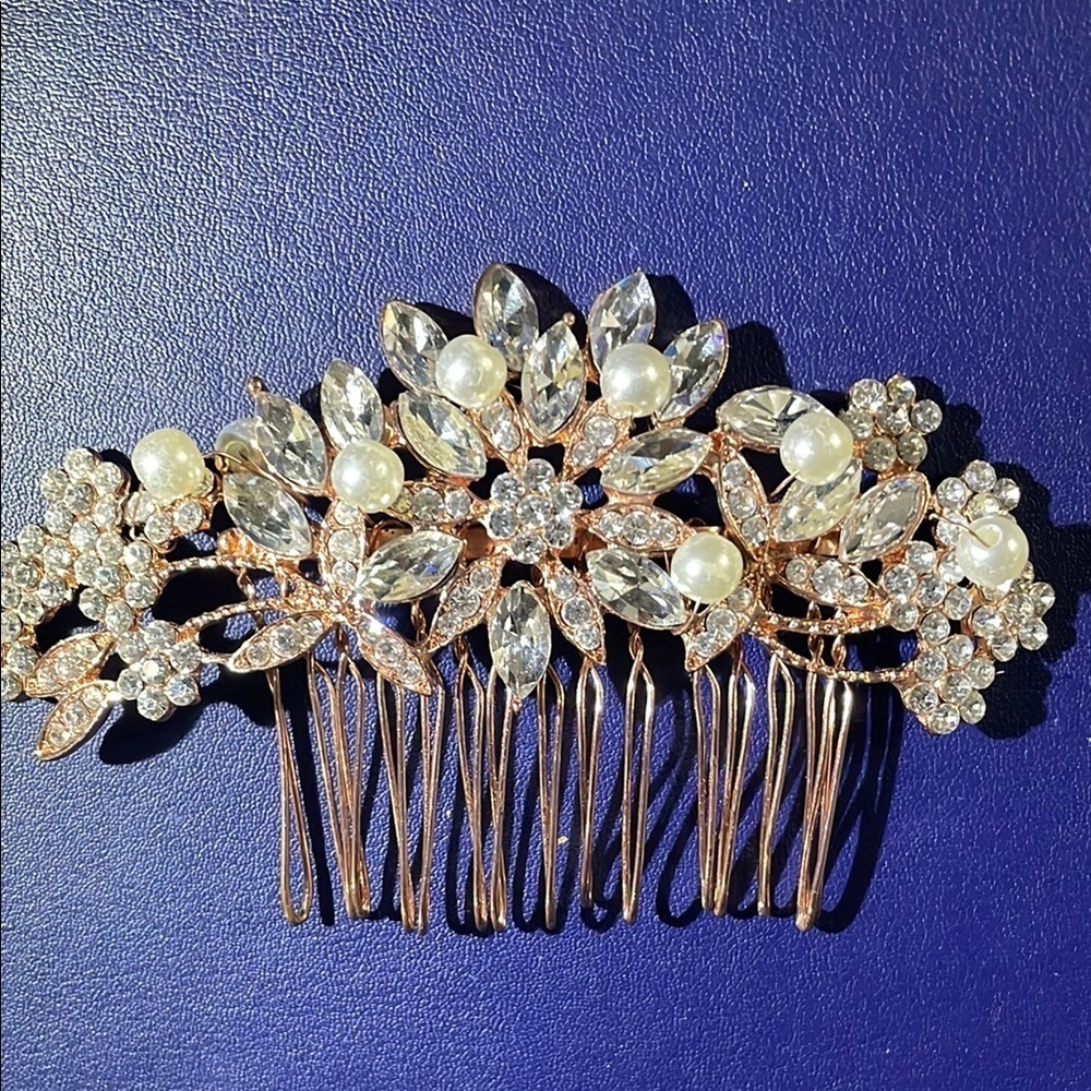 Vintage faux pearl and rhinestone rose gold color clip